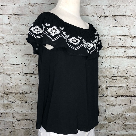 ALYA • Francesca’s Collection Top - Picture 3 of 8